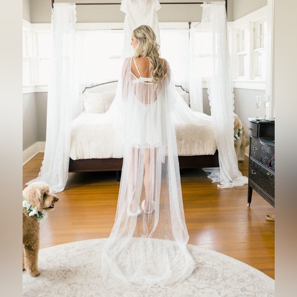 A.B Ellie Harlow Cape - Chapel length train - Picture 1 of 3